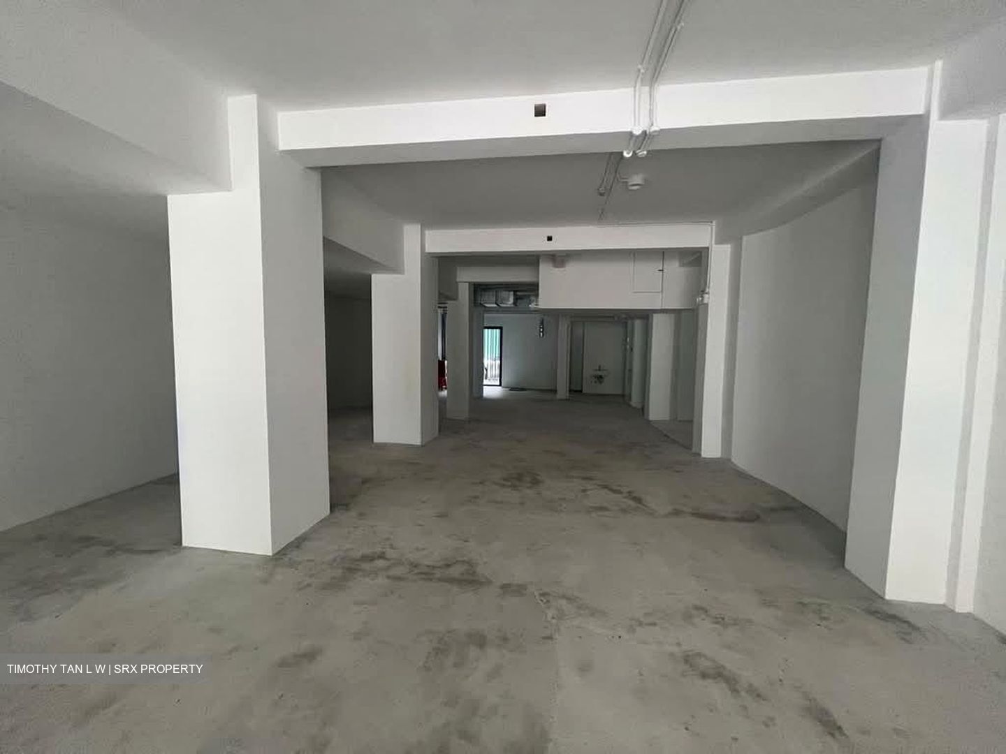 North Canal Road (D1), Retail #589651241
